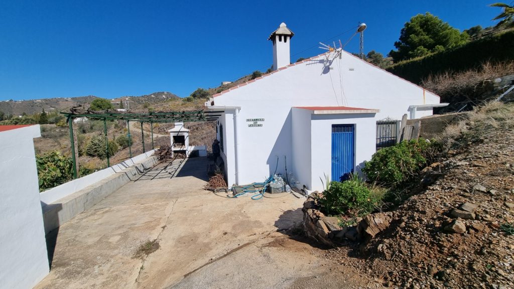 REF 1205 TRADITIONAL COUNTRY HOUSE IN TORROX FOR SALE | DAVID JUDGE ...